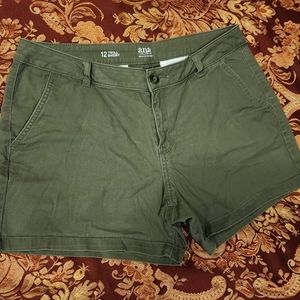 A.N.A twill shorts, size 12, Dark green
